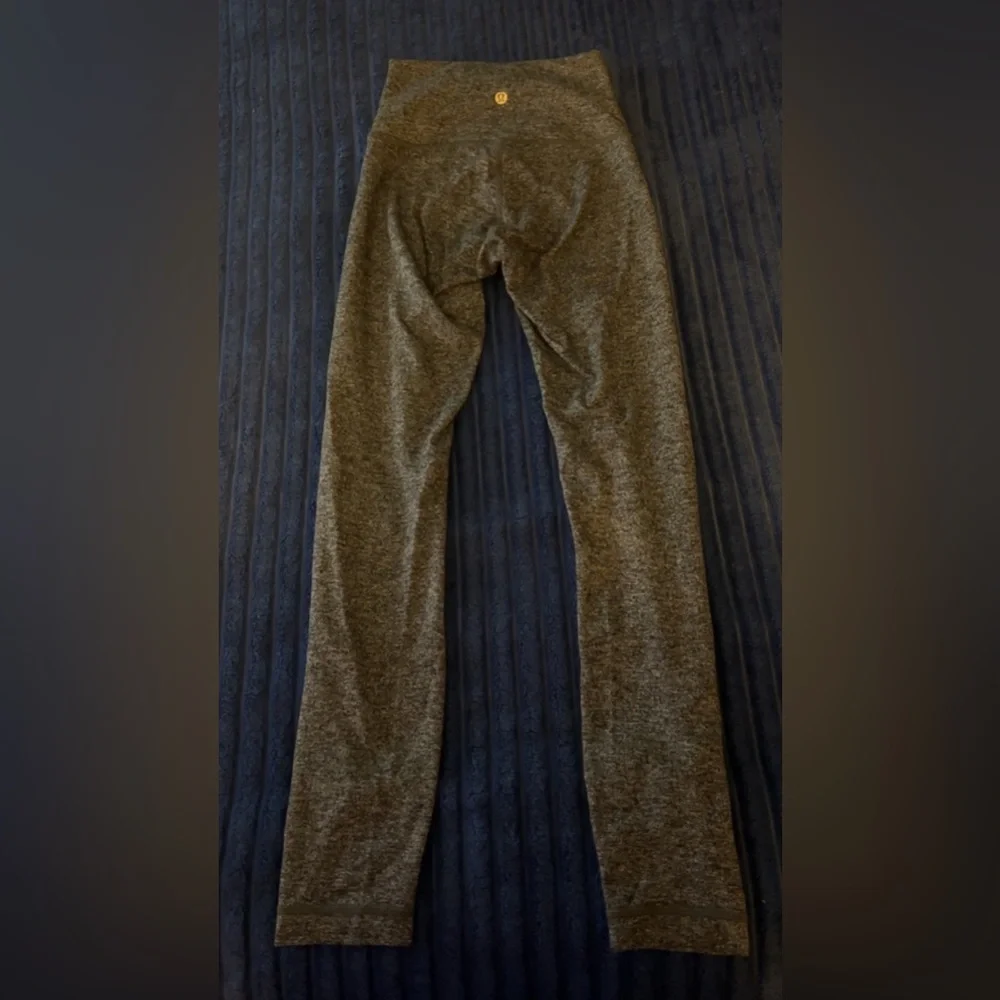 Lululemon gray leggings 25’ inch - Picture 3 of 3